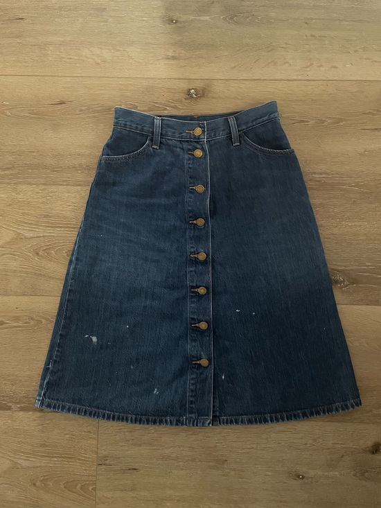 Levi's Dresses & Skirts - Levi’s A line knee length denim skirt 100% cotton size 25